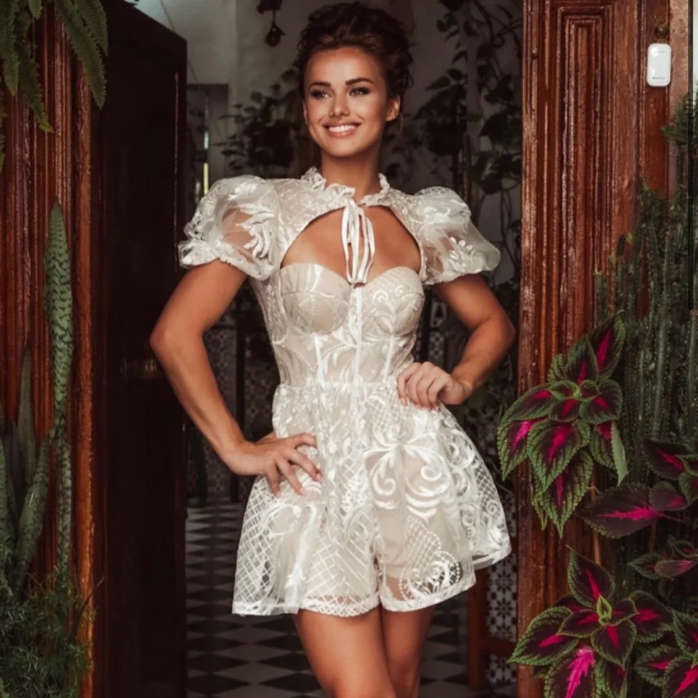 Lace puffy sleeve romper